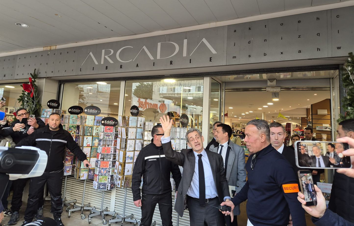 Nicolas Sarkozy en dédicace à Marseille pour son livre sur son expérience en prison