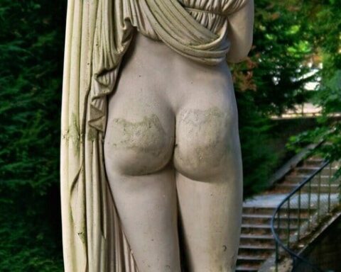 Pourquoi la fascination pour les fesses des femmes révèle-t-elle des inégalités de genre persistantes ?