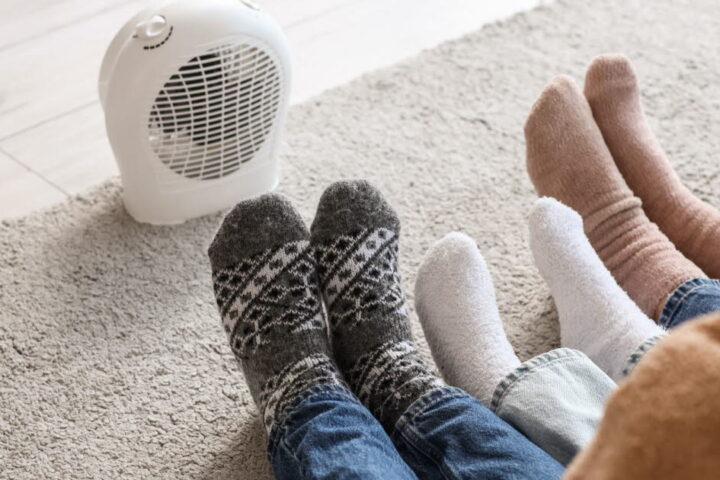 Pourquoi les femmes ressentent-elles plus de froid aux pieds en hiver ?