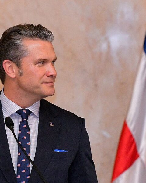 Pouvait-on poursuivre Pete Hegseth pour une frappe maritime présumée ?