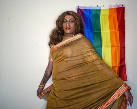 « Queens, l'art du drag : entre militantisme et diversité mondiale »