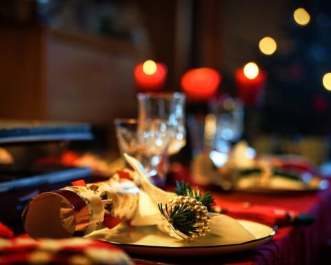 Scams de Noël : Foodwatch alerte sur huit produits festifs au marketing trompeur.