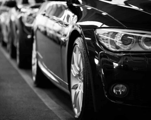 Stellantis : analyse de la stratégie ayant conduit à une diminution de 11 % de la production en France