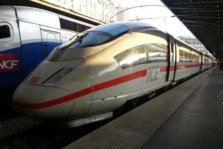 Tarifs SNCF : Les TGV Inoui et Ouigo subissent une hausse contrôlée des prix.