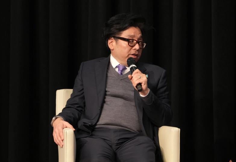 Tom Lee clarifie la controverse sur les prévisions divergentes de Fundstrat concernant le bitcoin