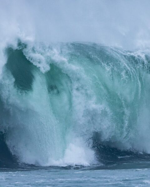 Trois départements de l'Ouest en vigilance orange pour vagues-submersion samedi selon Météo-France
