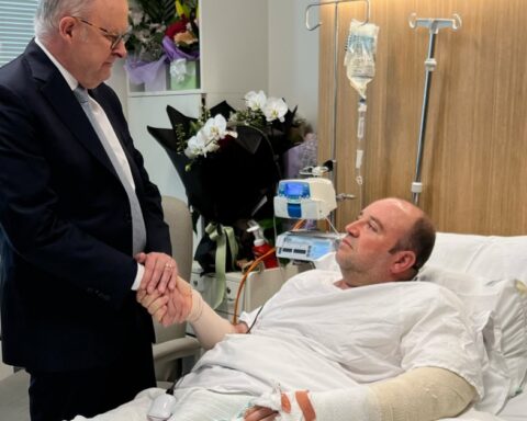 Un héros de Bondi Beach reçoit 1,6 million de dollars en dons publics après avoir désarmé un tireur