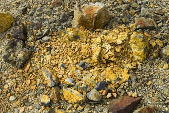 Un nouveau gisement d'or découvert en Iran face à des défis économiques et environnementaux