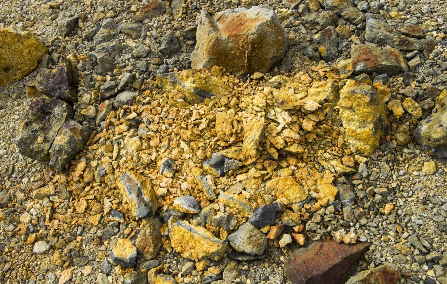 Un nouveau gisement d'or découvert en Iran face à des défis économiques et environnementaux