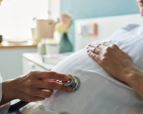 Une femme sur quatre signale des soins irrespectueux en maternité selon une étude nationale