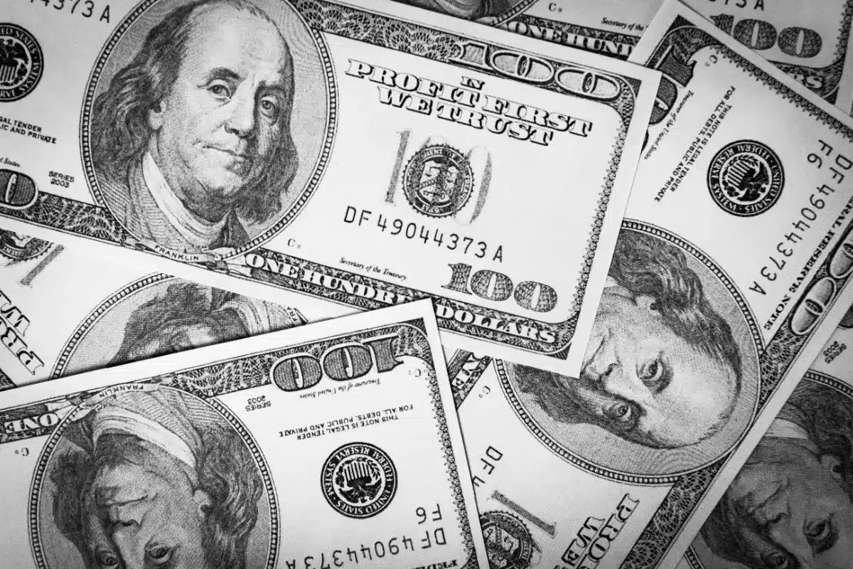 « Une surprise inattendue : un patron offre 240 millions de dollars à ses employés »