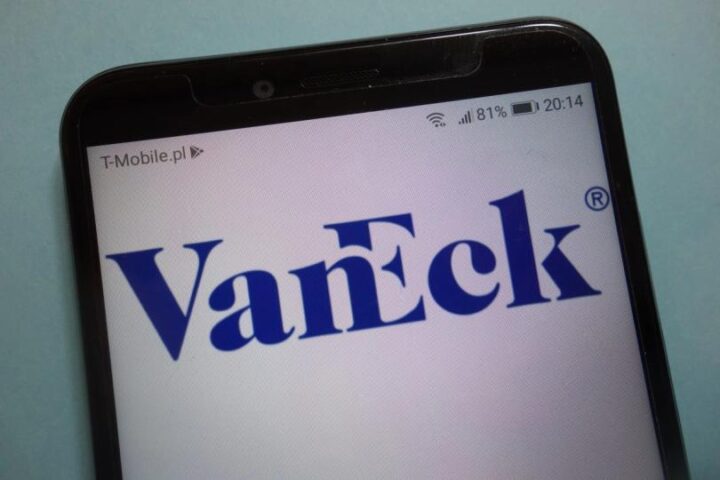 VanEck dépose une demande pour un ETF Avalanche incluant des récompenses de staking pour les investisseurs AVAX