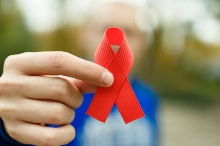 VIH : plus de 5 100 nouvelles contaminations en France en 2024