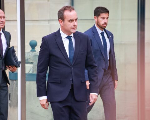 Vote du budget compromis, recours à la loi spéciale