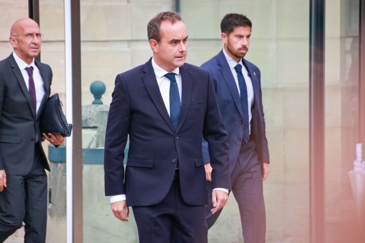 Vote du budget compromis, recours à la loi spéciale