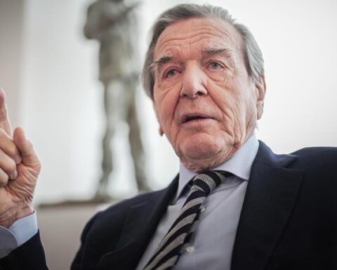 Schröder relance le débat sur un retour de la coopération énergétique avec Moscou