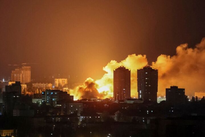 Une frappe massive malgré les discussions diplomatiques