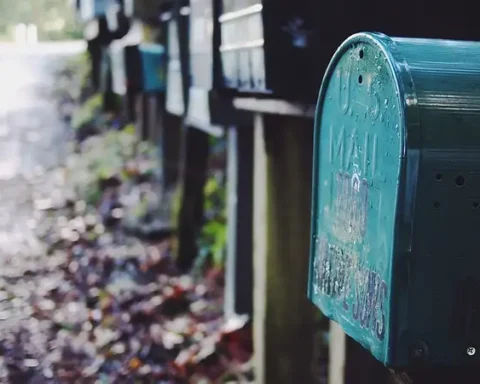 Des réseaux postaux clandestins permettent à Moscou de contourner les sanctions depuis l’Allemagne