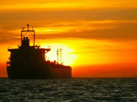 Moscou envisage une protection militaire pour son « flotte fantôme »