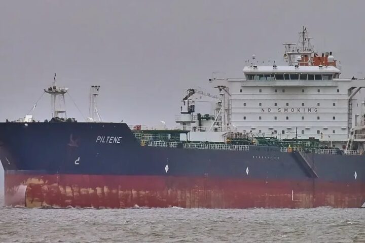 L’Espagne escorte un pétrolier du « flotte fantôme » russe au lieu de l’intercepter