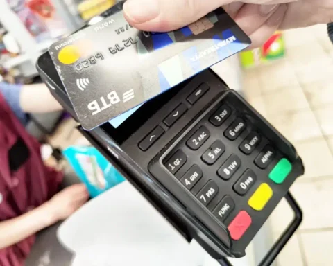 Alerte sur un détail concernant les terminaux de paiement : l'escroquerie au sans contact en forte augmentation.