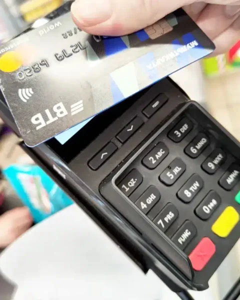 Alerte sur un détail concernant les terminaux de paiement : l'escroquerie au sans contact en forte augmentation.