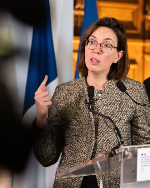 Amélie de Montchalin réfute l'affirmation sur des riches n'échappant pas à l'impôt sur le revenu