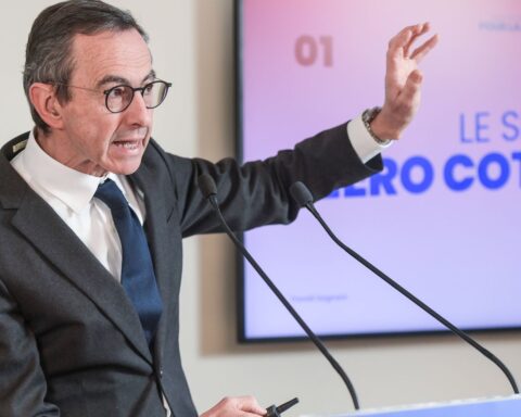 Bruno Retailleau accuse Ursula von der Leyen d'être la « fossoyeuse de l'Europe » à Saint-Pierre-des-Corps