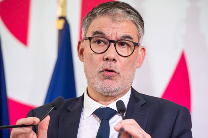 Budget 2026 : Olivier Faure défend la stratégie de compromis du PS face aux critiques