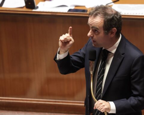 Budget 2026 : Sébastien Lecornu annoncera sa décision sur l'adoption du budget aujourd'hui