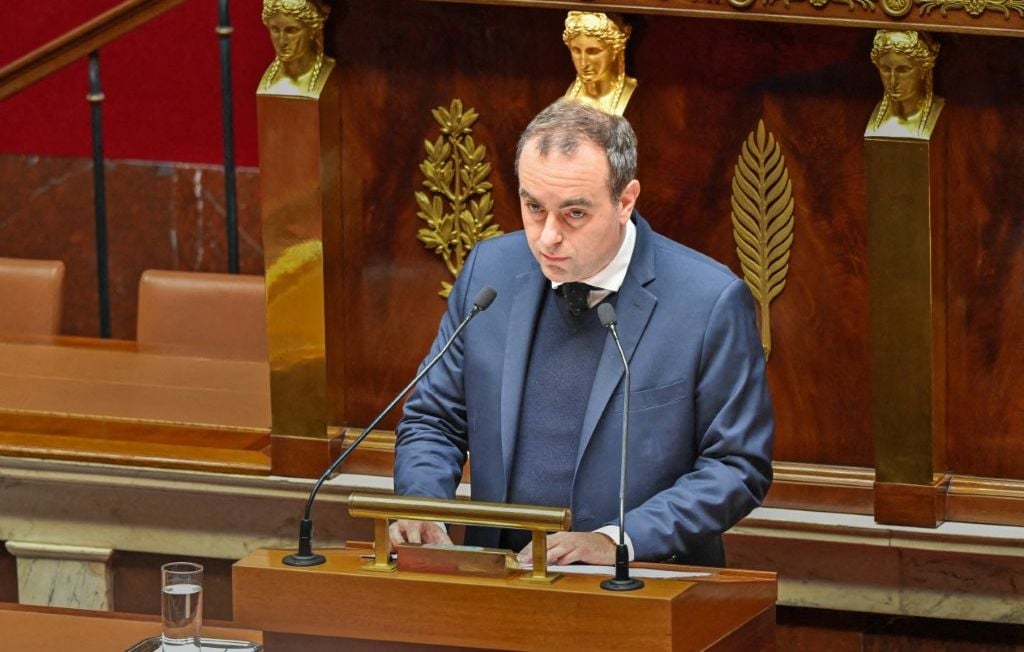 Budget 2026 : Sébastien Lecornu surmonte deux motions de censure et défend le 49.3