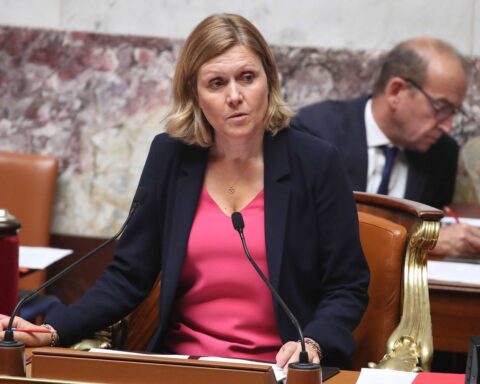 Budget 2026 : Yaël Braun-Pivet refuse l'utilisation du 49.3 malgré la montée des pressions