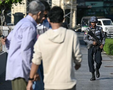 Burma : élection de la junte largement dénoncée comme illégitime en pleine guerre civile