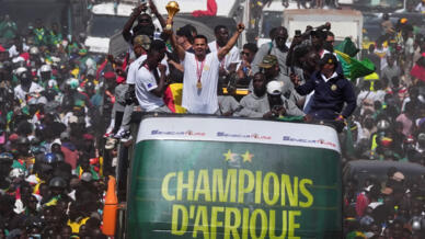 CAN 2025 : Les joueurs sénégalais célébrés en héros à Dakar par des milliers de supporters