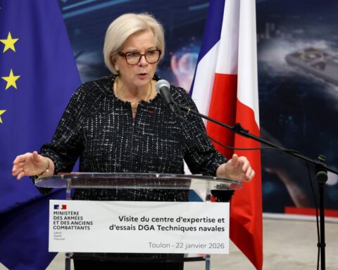 Catherine Vautrin appelle la DGA à accélérer la réactivité des livraisons d'équipements militaires