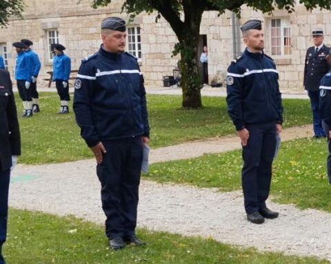 Cérémonie des fanions à Salins-les-Bains : trois gendarmes honorés