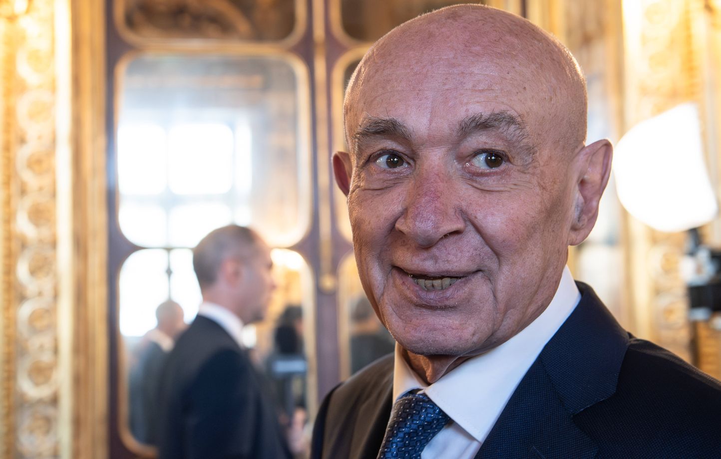 Claude Malhuret critique la politique extérieure de Trump : « celle d’un enfant de 4 ans »