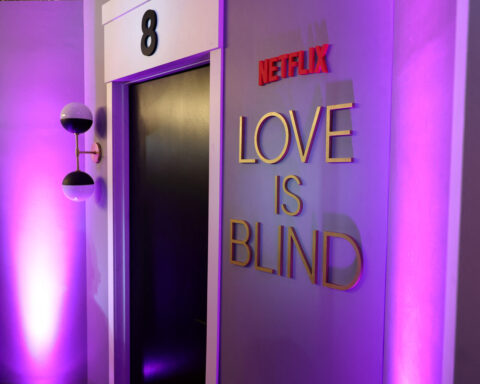 Des anciens participants de "Love is blind France" dénoncent des traitements inhumains en justice