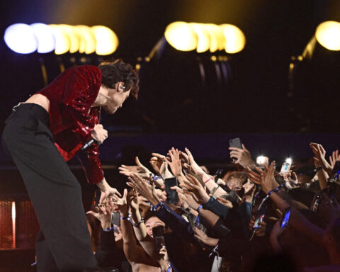 Des fans d'Harry Styles expriment leur indignation face aux prix exorbitants des billets de concert à Londres