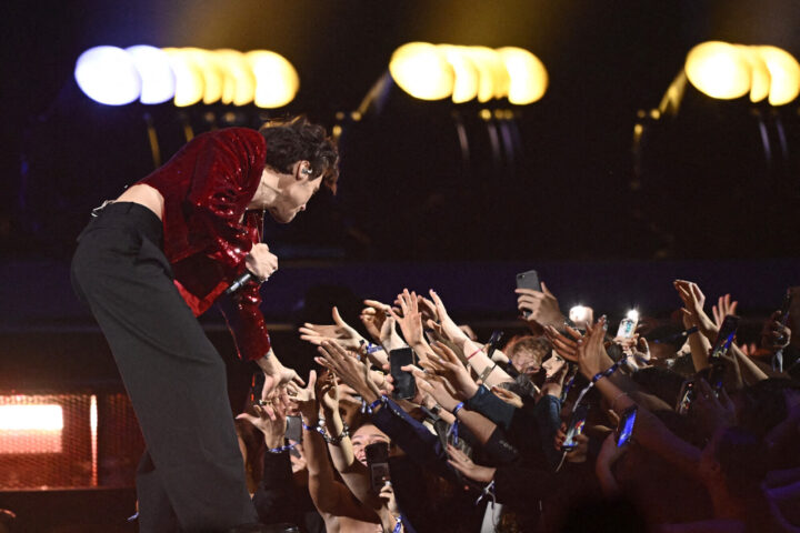 Des fans d'Harry Styles expriment leur indignation face aux prix exorbitants des billets de concert à Londres