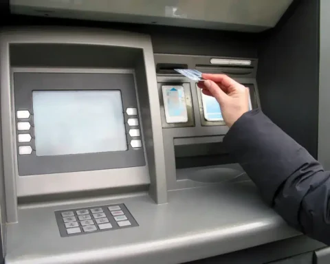 Distributeurs de billets : une nouvelle obligation qui transforme l'expérience des clients bancaires.