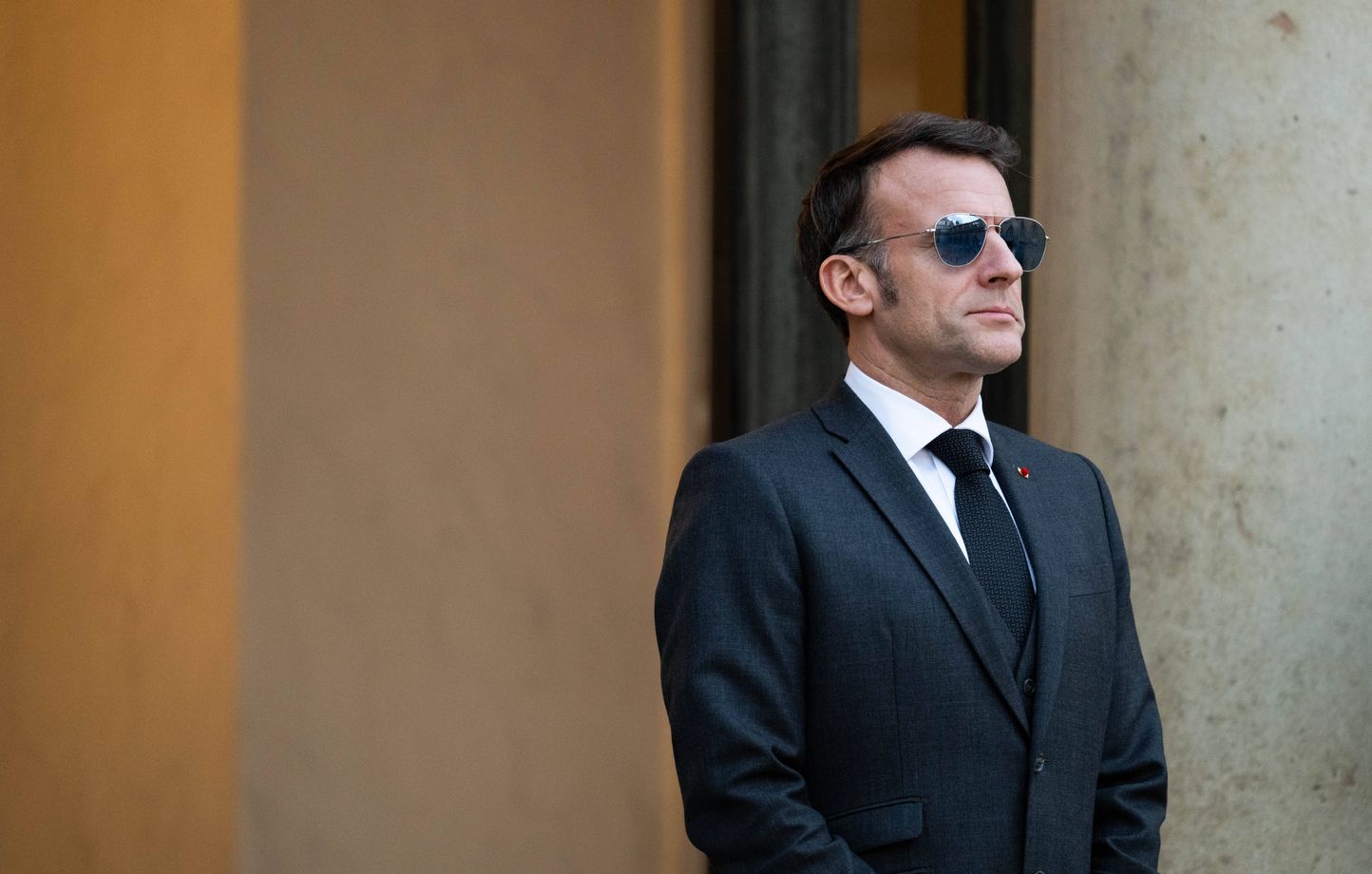 Emmanuel Macron gagne deux points de popularité face à l'actualité internationale turbulente