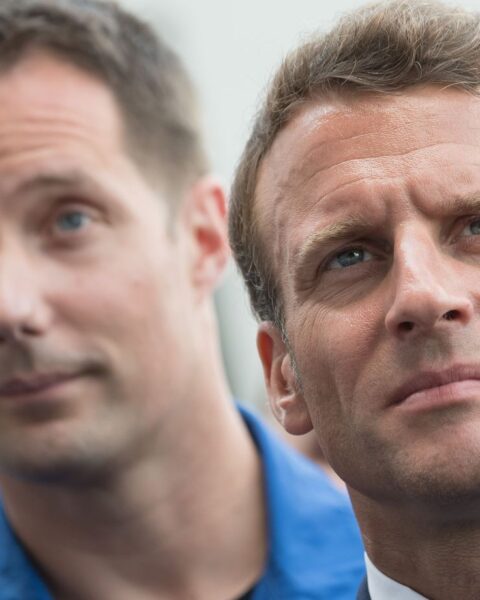 Emmanuel Macron transporté par Thomas Pesquet à bord d'un A330 MRTT après la cérémonie des voeux aux Armées