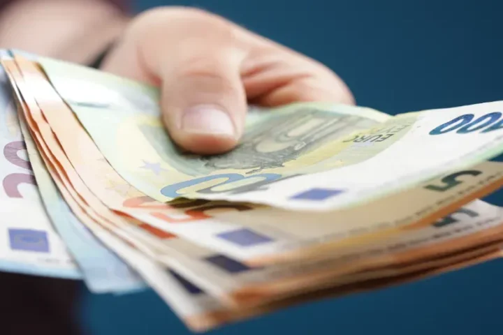 En 2026, de nouvelles règles entourent les dons d'argent : attention à cette erreur qui peut avoir des conséquences financières importantes.