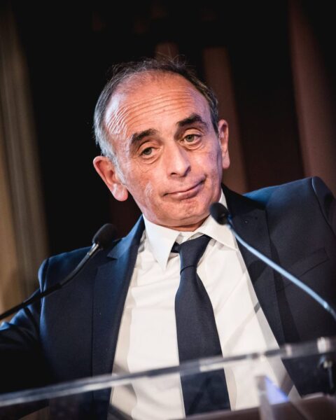 Éric Zemmour accuse Jean-Luc Mélenchon d'assumer le concept du « grand remplacement » lors d'un meeting à Toulouse
