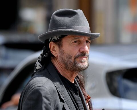 Francis Lalanne annonce sa candidature à Lyon pour les municipales de 2026 malgré son inéligibilité