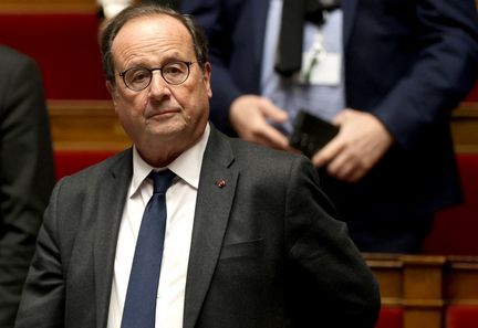 François Hollande envisage un retour à la présidence en 2027 face à des rivaux affaiblis