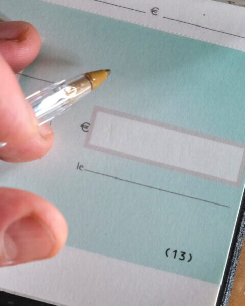 Fraude au chèque : en 2026, une erreur simple pourrait vous coûter cher.