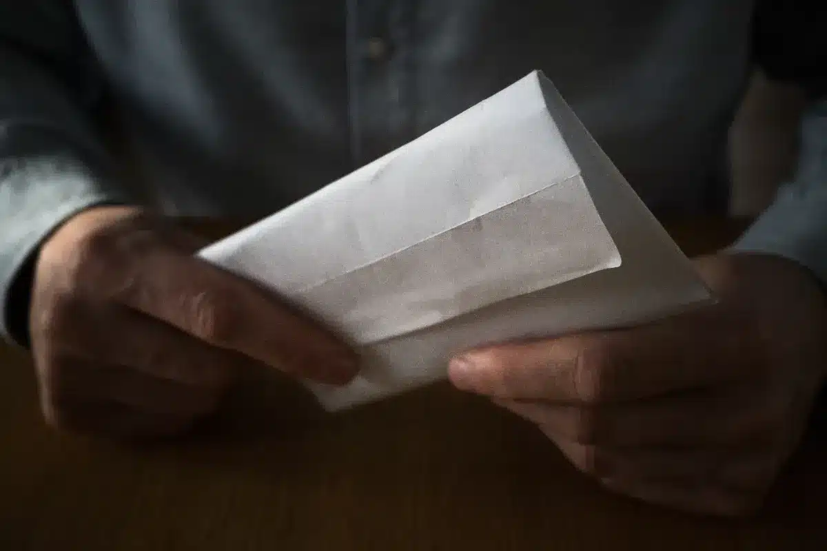 Il perçoit par erreur 330 salaires en une seule fois, et la justice lui donne raison.