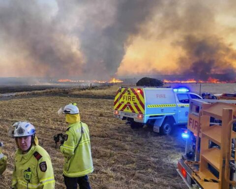 Incendies catastrophiques en Australie : des dizaines de hameaux évacués alors que les températures atteignent 40 °C